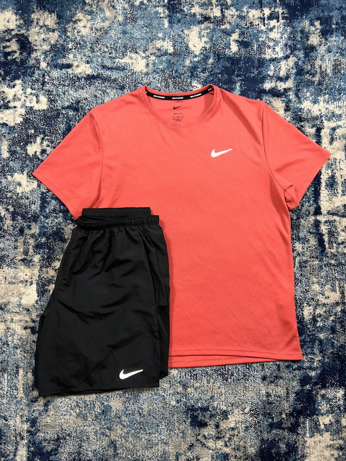Nike Miler T Shirt / Challenger Shorts Running Gym Set – Red, Men's Medium in Red, men's Medium – front view