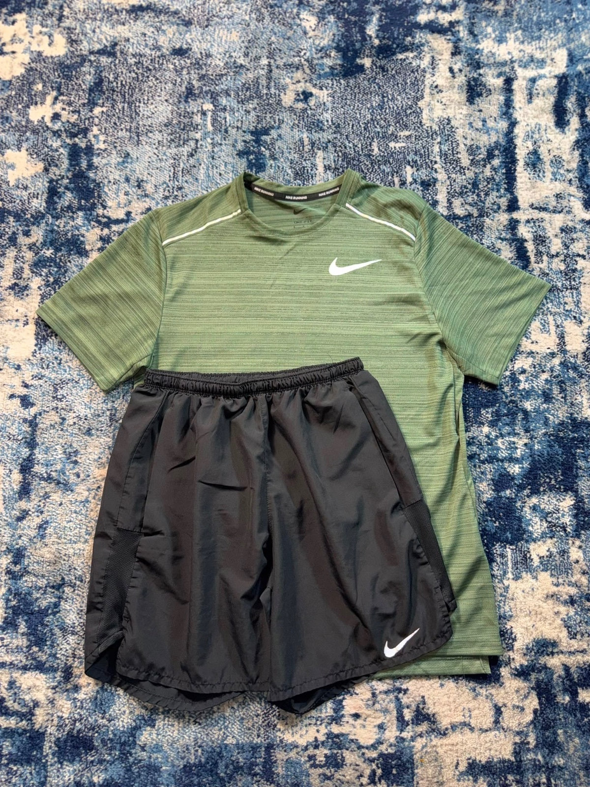 Nike Miler T Shirt / Challenger Shorts Running Gym Set – Khaki, Men's Small in Khaki, men's Small – alternate view