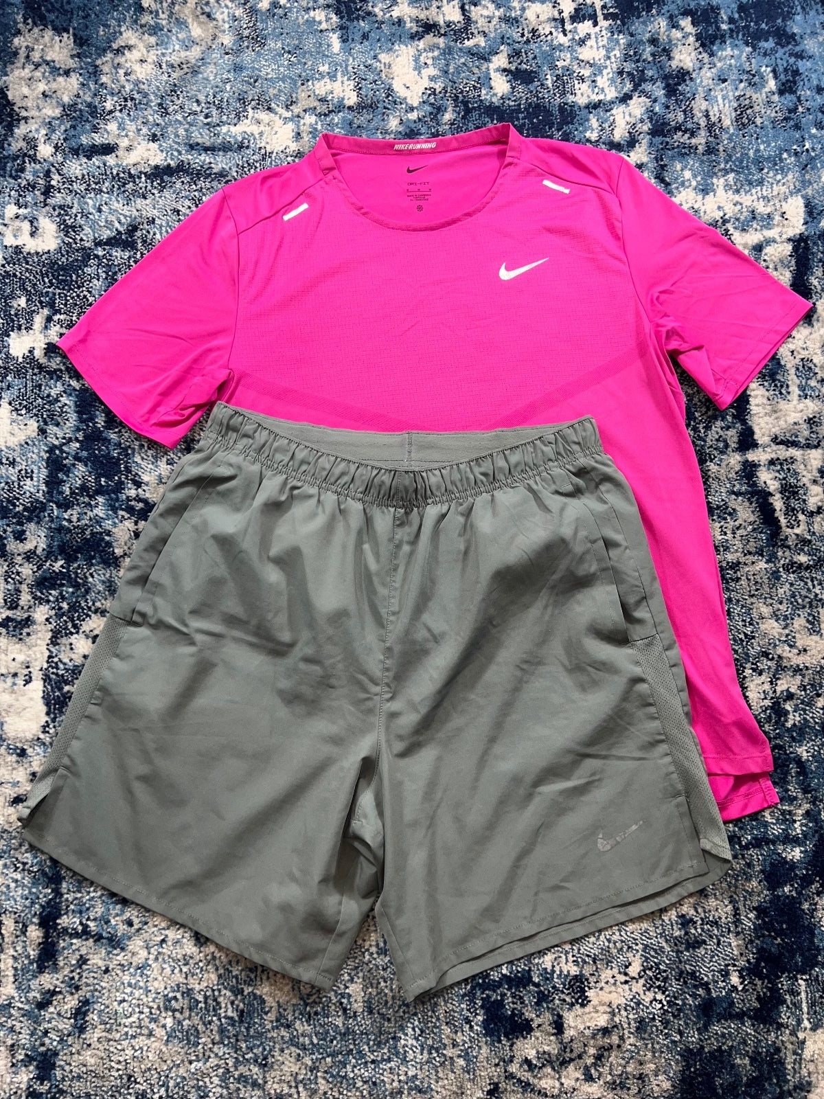 Nike Miler Rise 365 T Shirt / Challenger Shorts Running Gym Set – Pink, Men's Medium in Pink, men's Medium – detail view