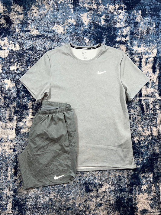 Nike Miler T Shirt / Challenger Shorts Running Gym Set – Grey, Men's Medium in Grey, men's Medium – front view