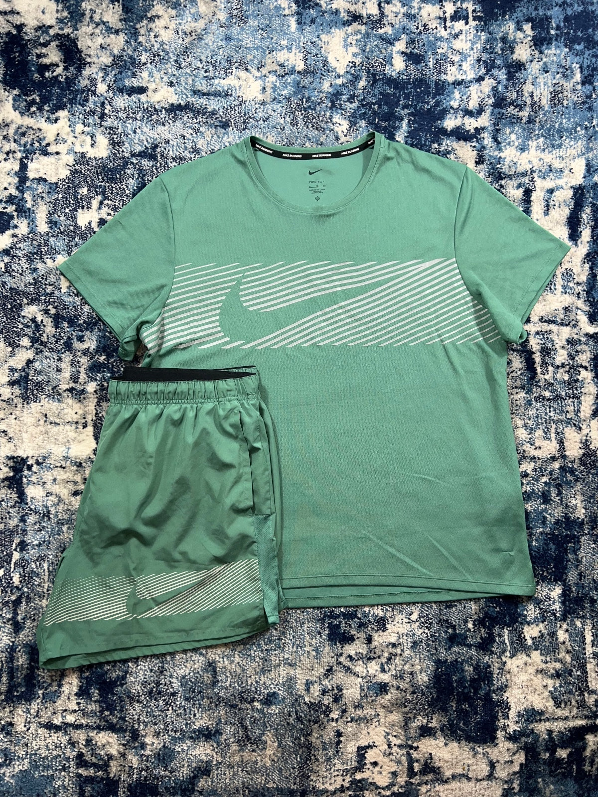 Nike Flash Miler T Shirt / Challenger Shorts Running Gym Set – Teal Green, Men's XL in Teal Green, men's XL – front view