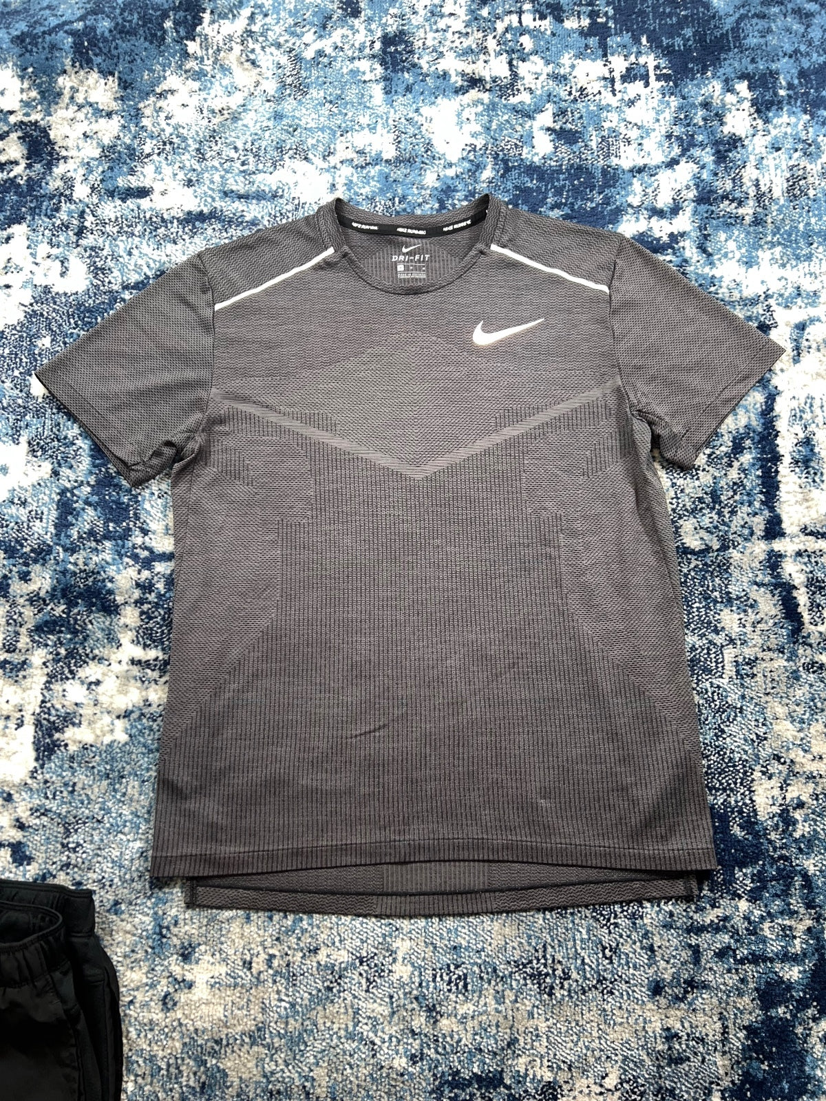 Nike Tech Knit Ultra T Shirt / Challenger Shorts Running Gym Set – Gray, Men's Medium in Gray, men's Medium – detail view
