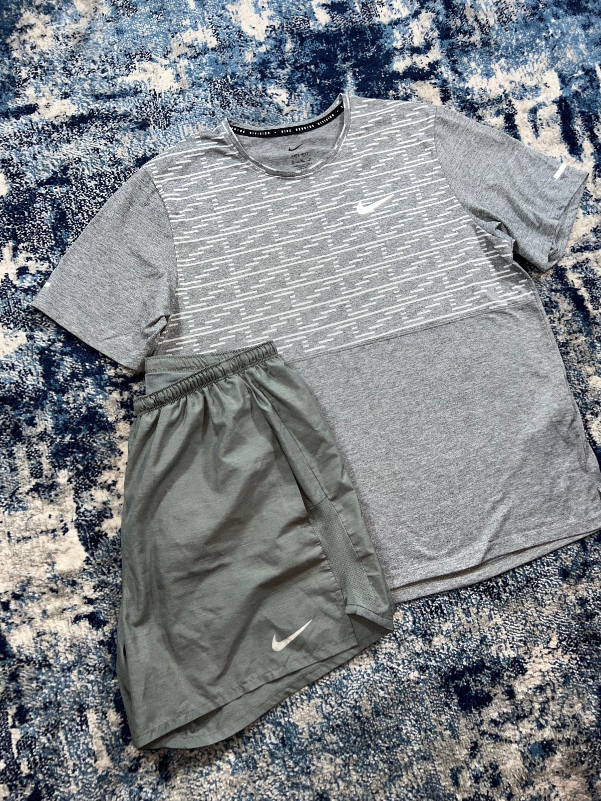 Nike Running Division T-Shirt / Challenger Shorts Running Gym Set - product image