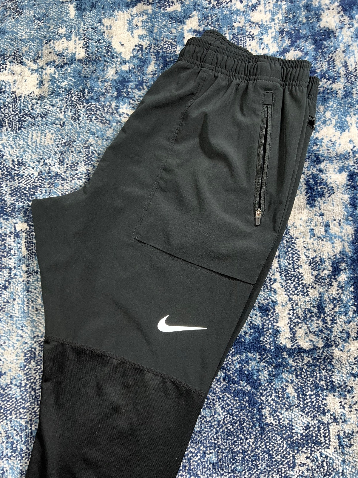 Nike Running Hybrid Tracksuit Bottoms – Black, Men's Large in Black, men's Large – detail view