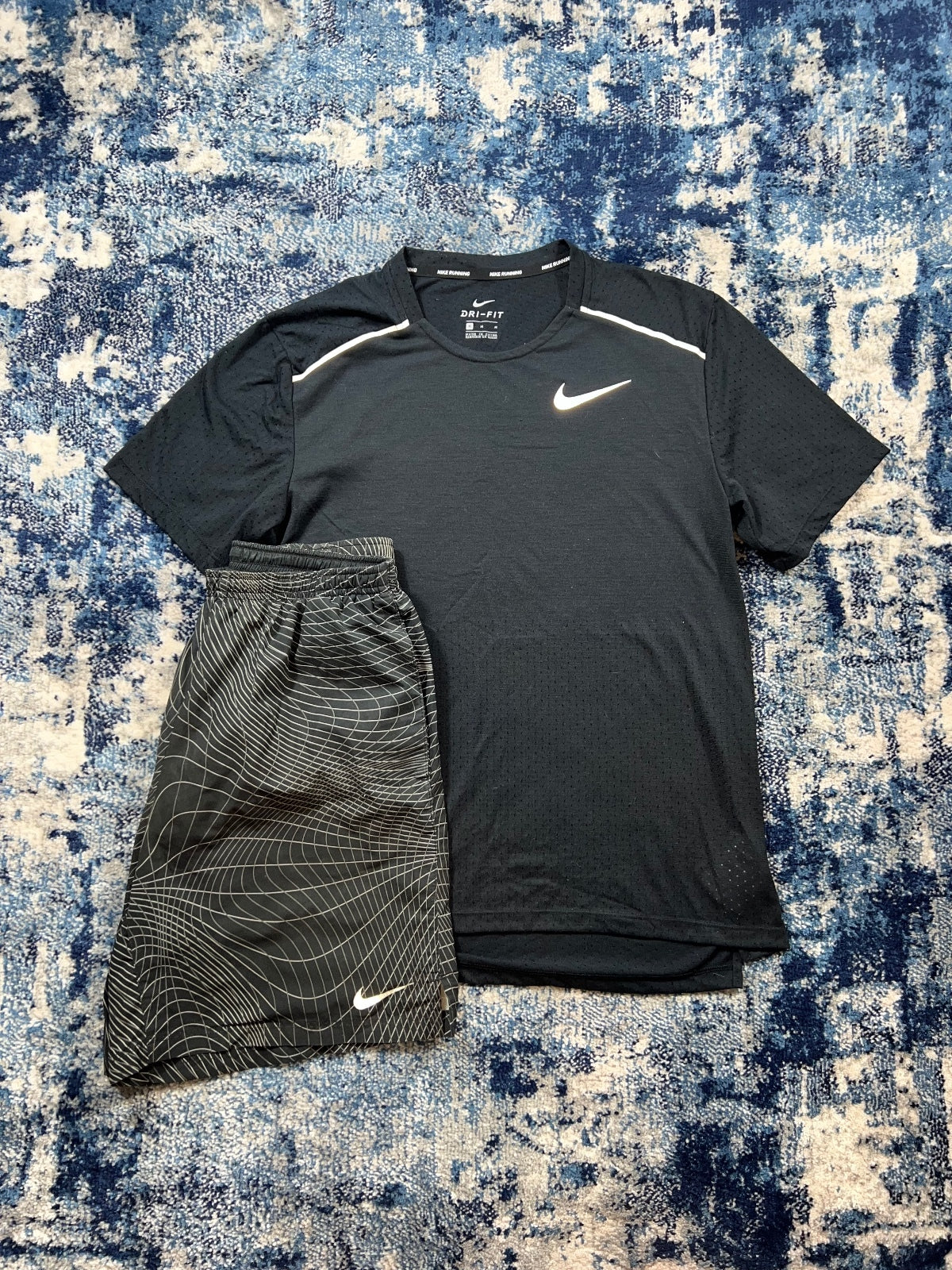 Nike Miler Breathe T Shirt / Challenger Shorts Running Gym Set – Black, Men's Medium in Black, men's Medium – front view