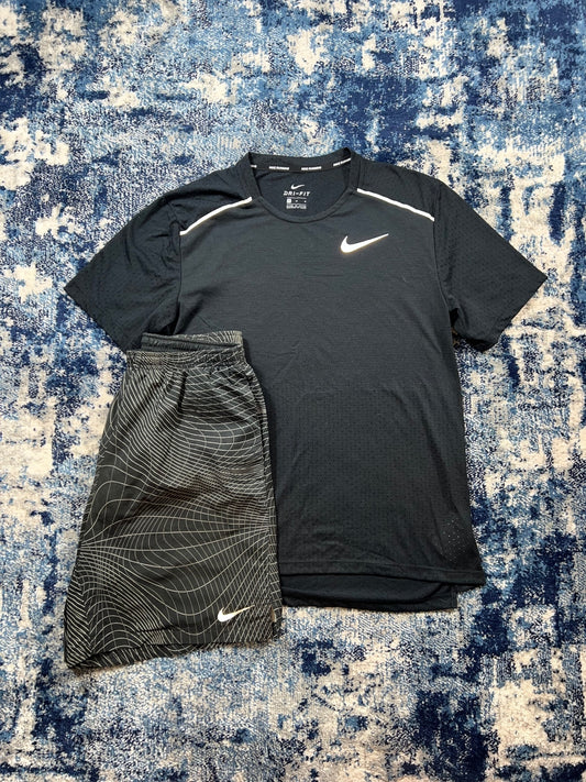 Nike Miler Breathe T Shirt / Challenger Shorts Running Gym Set – Black, Men's Medium in Black, men's Medium – front view