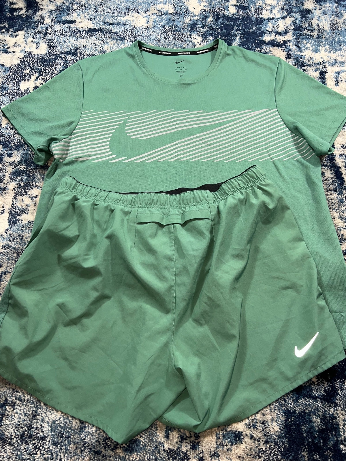 Nike Flash Miler T Shirt / Challenger Shorts Running Gym Set – Teal Green, Men's XL in Teal Green, men's XL – detail view