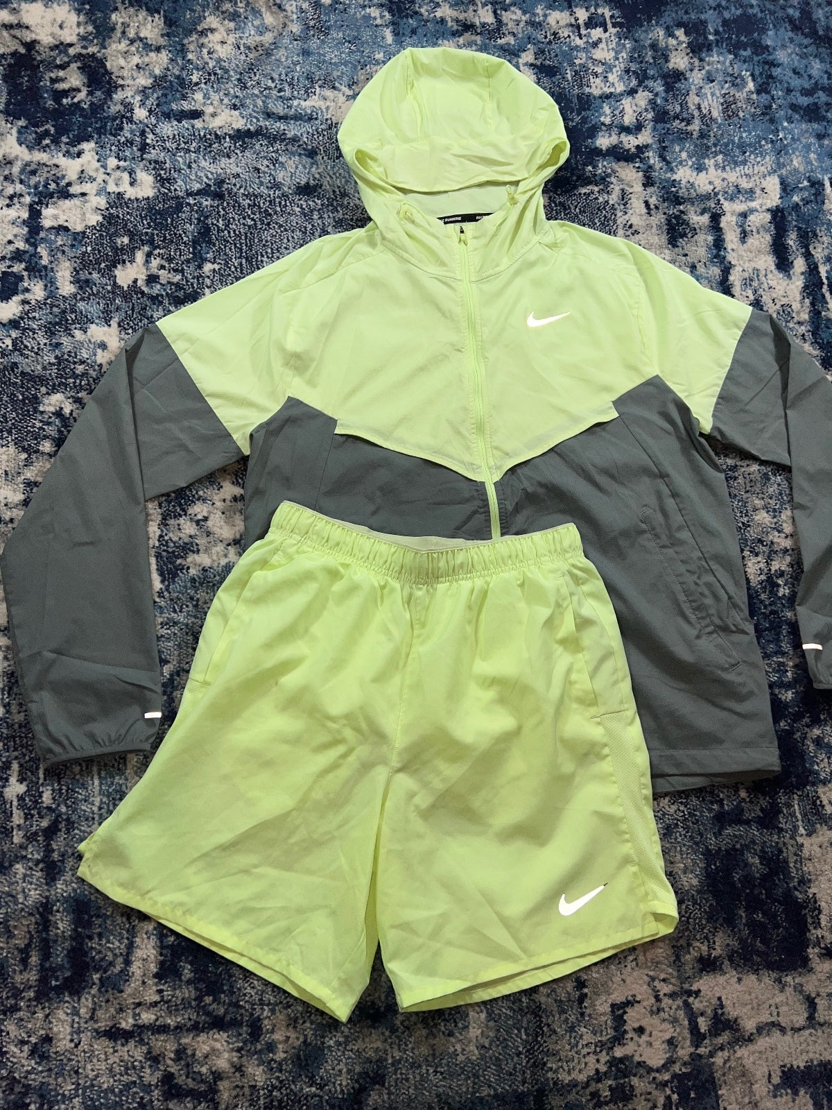 Nike Repel Miler Packable Windrunner / Challenger Shorts Tracksuit Set – Green, Men's Medium in Green, men's Medium –…