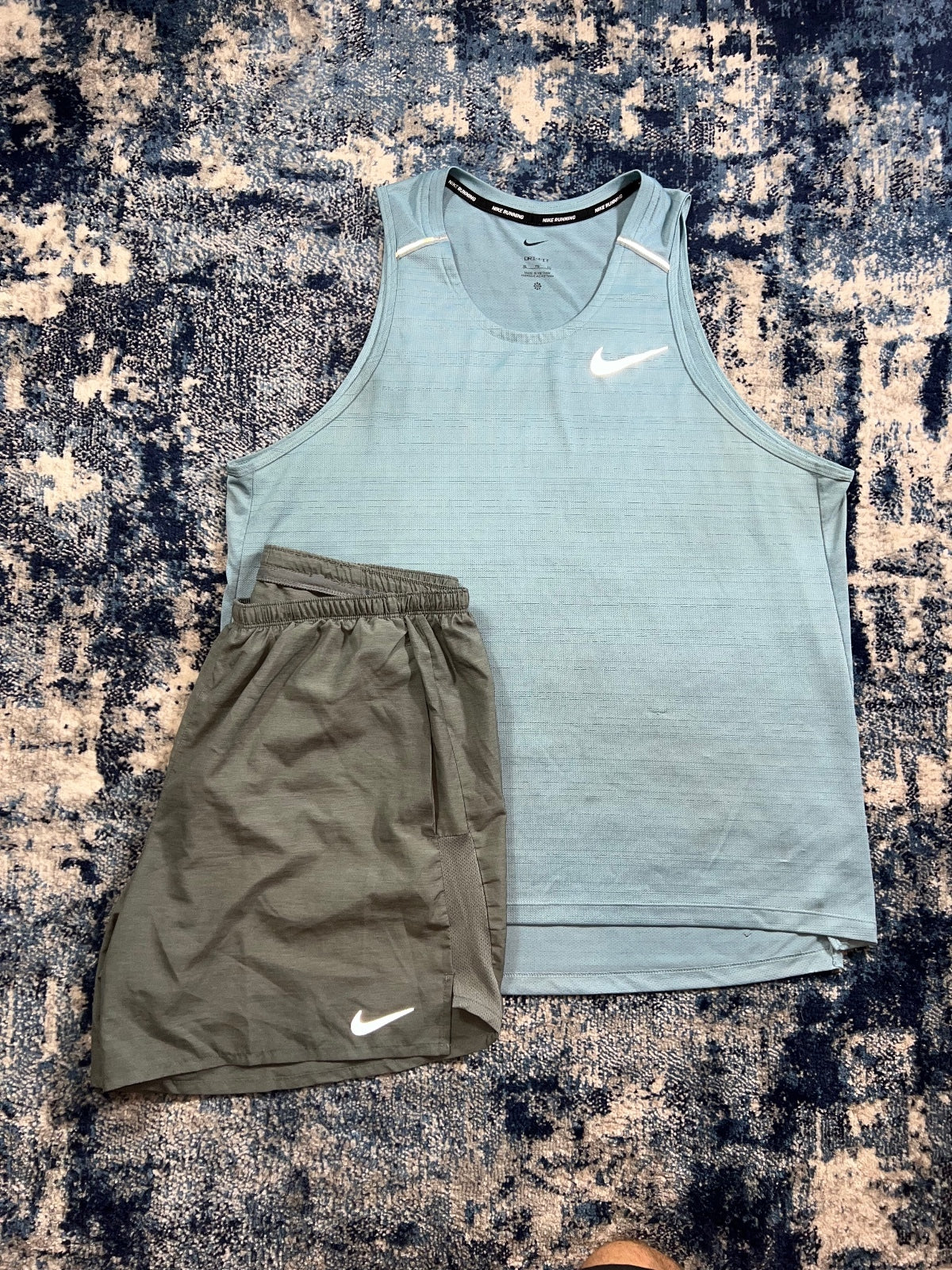 Nike Miler Running Vest / Challenger Shorts Running Gym Set – Gray, Men's XL in Gray, men's XL – front view