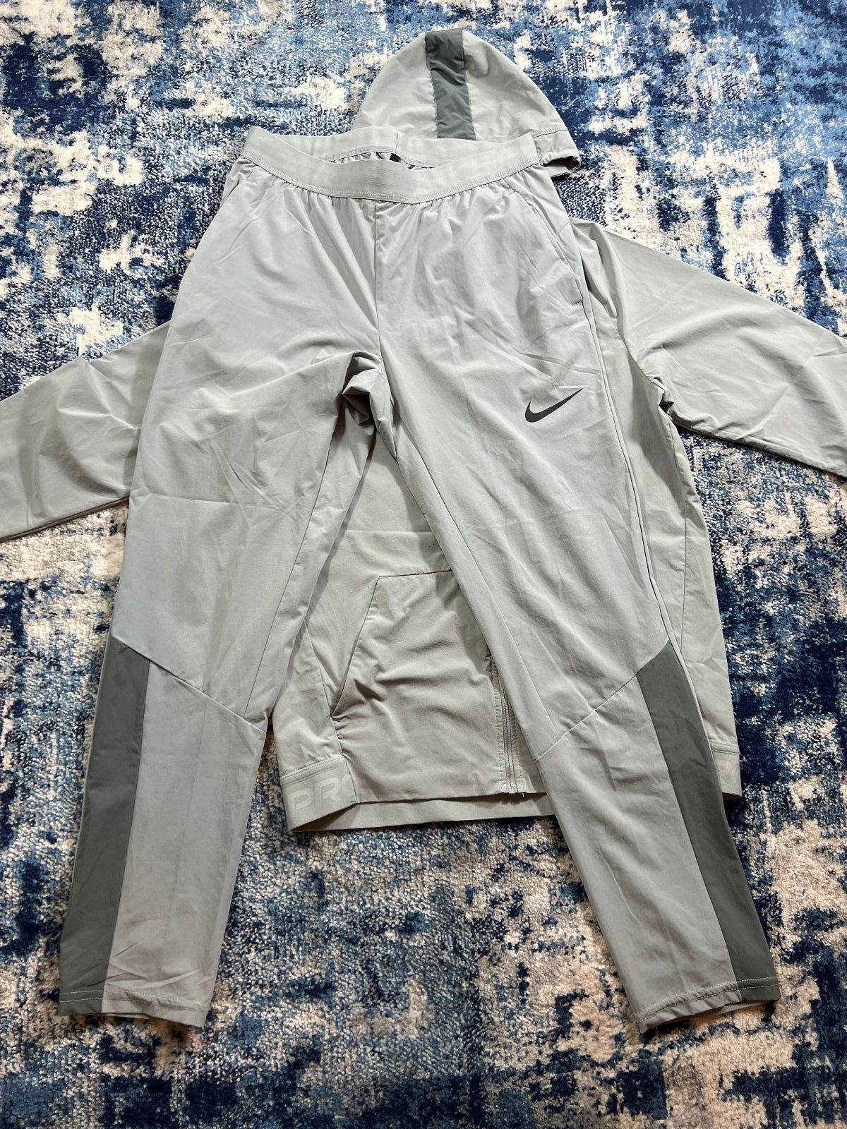 Nike Pro Vent Max Training Tracksuit Set – Gray, Men's Small in Gray, men's Small – detail view