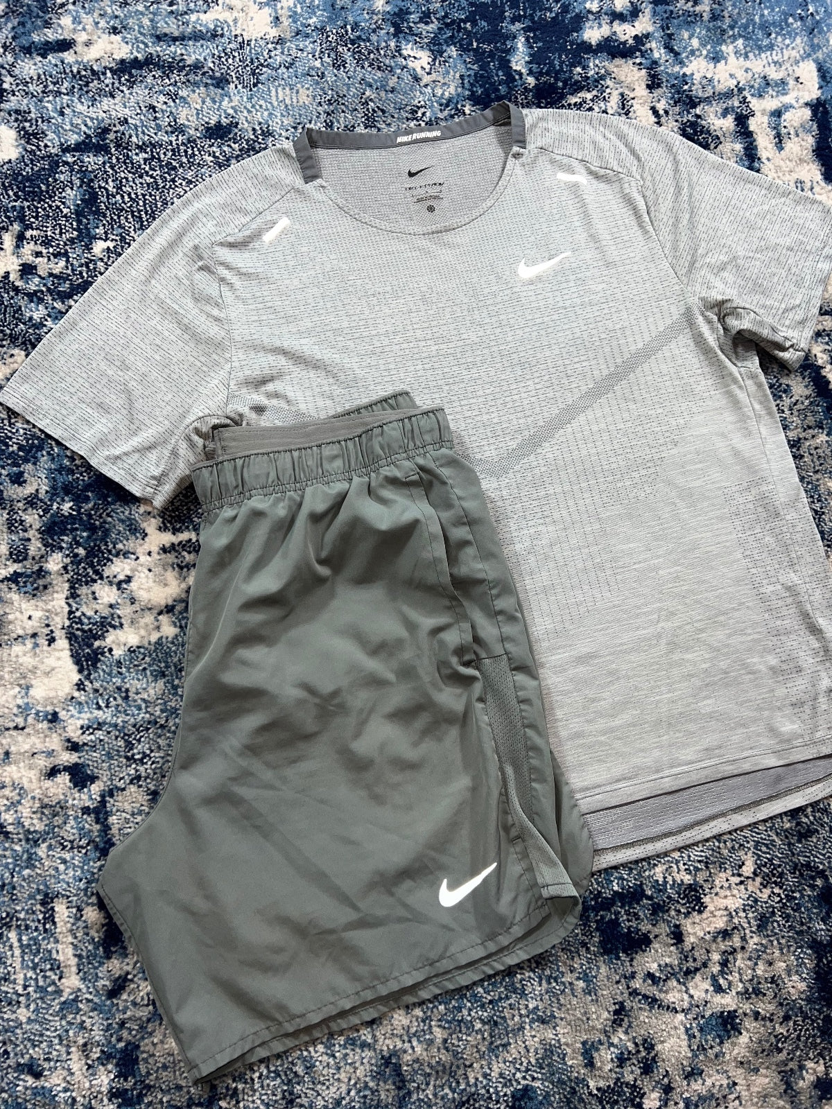 Nike Tech Knit ADV Miler T Shirt / Challenger Shorts Running Gym Set – Gray, Men's Large in Gray, men's Large – detail view