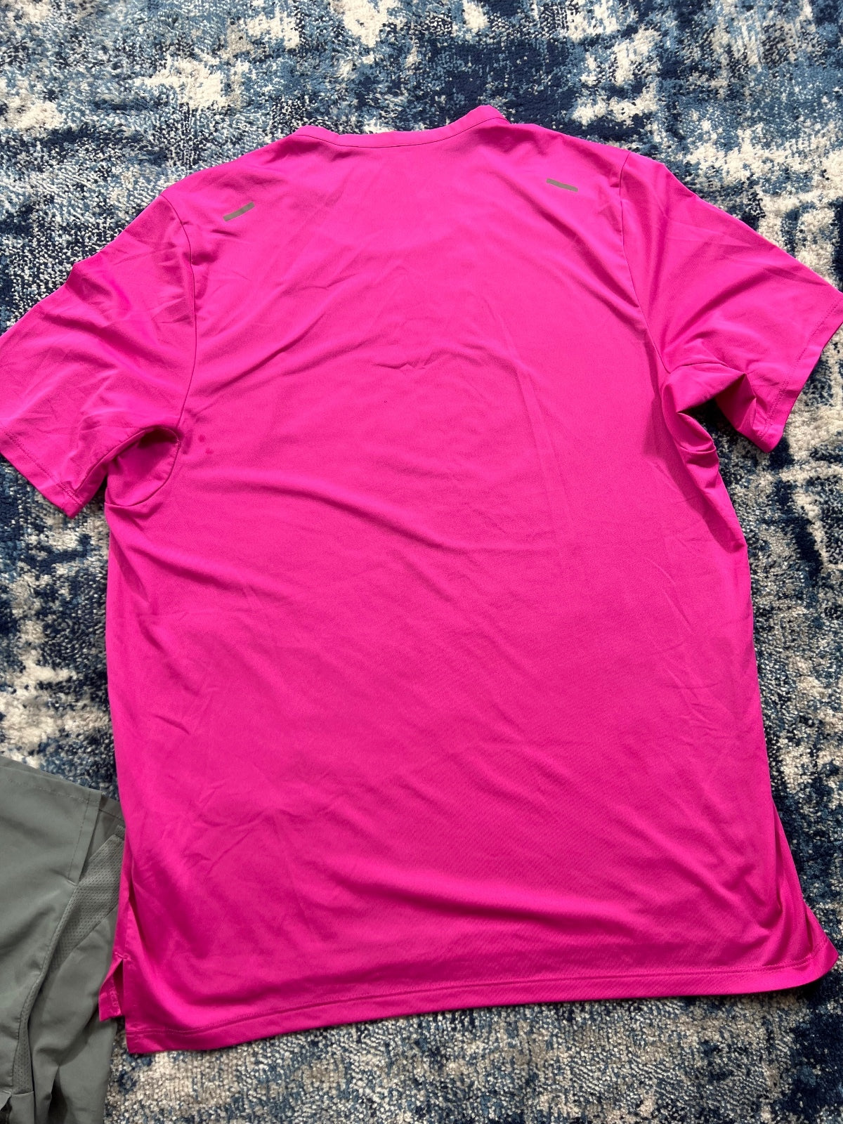 Nike Miler Rise 365 T Shirt / Challenger Shorts Running Gym Set – Pink, Men's Medium in Pink, men's Medium – detail view