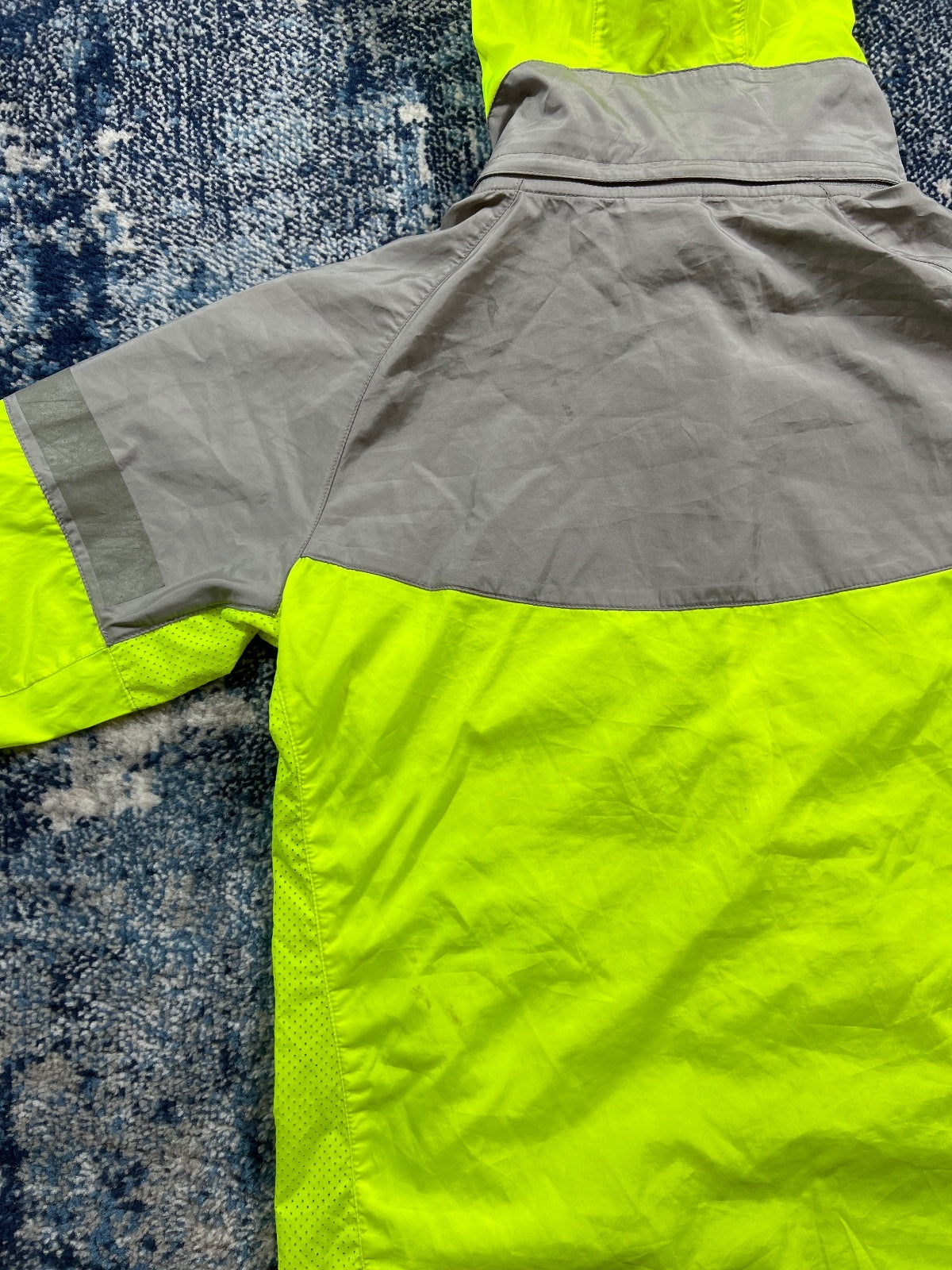 Nike Running Dri Fit Windrunner Jacket – Yellow, Women's Small in Yellow, men's Small – detail view