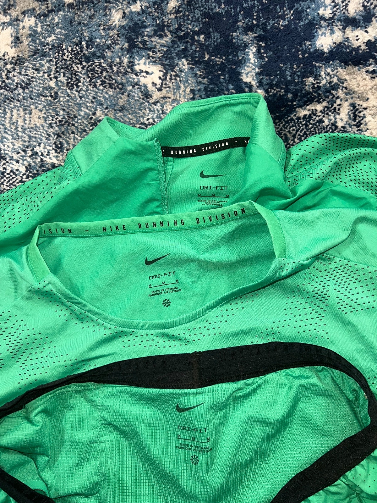 Nike Running Division 1/4 Zip 3 Piece Tracksuit Set – Green, Men's Medium in Green, men's Medium – detail view