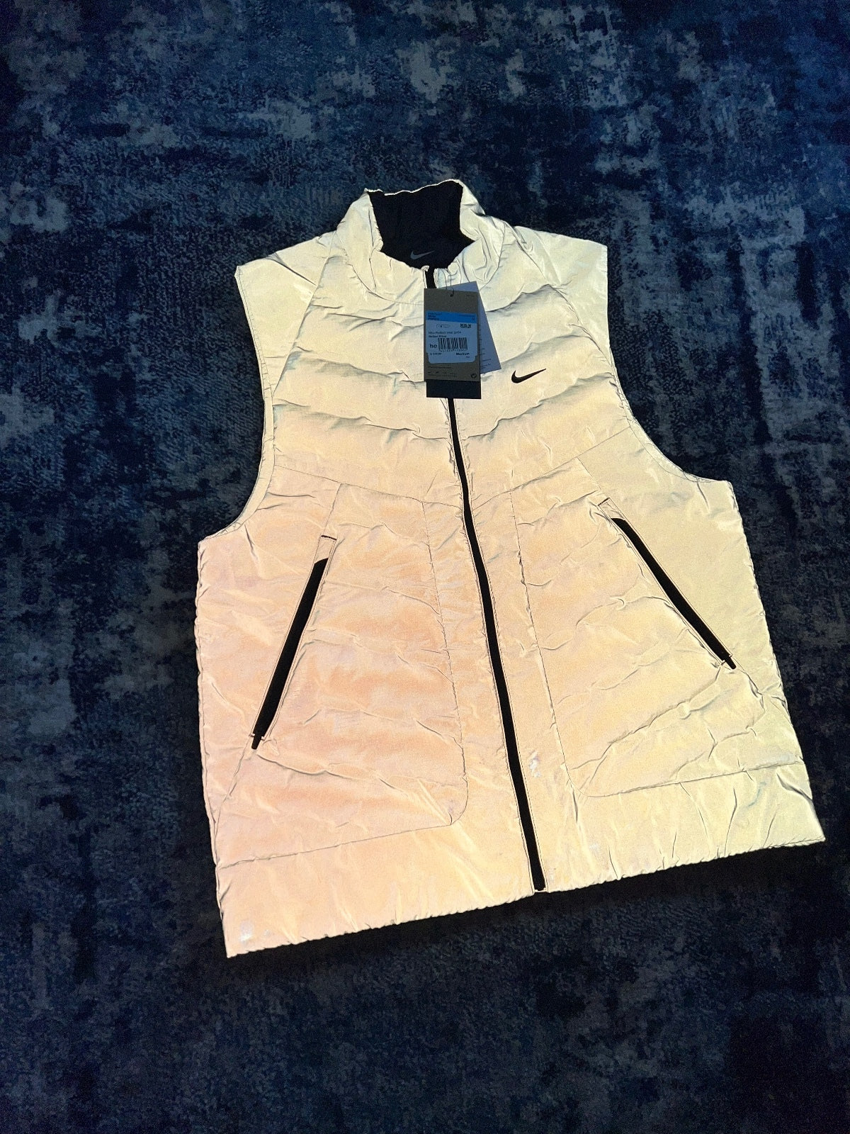 Nike Therma Fit ADV Reflective Gilet – Gray, Men's Medium in Gray, men's Medium – detail view