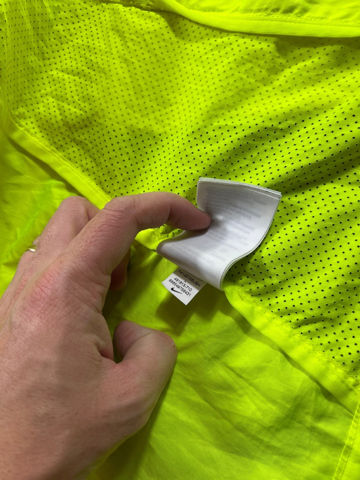 Nike Running Dri Fit Windrunner Jacket – Yellow, Women's Small in Yellow, men's Small – detail view