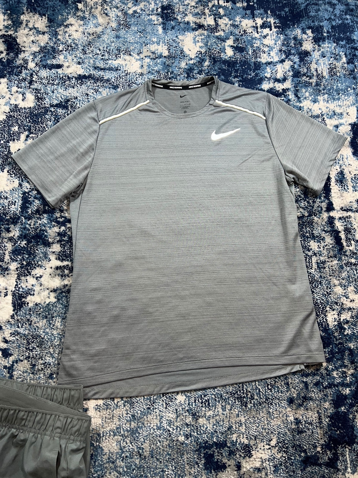Nike Miler T-Shirt / Challenger Shorts Set – Gray, Men's Large in Gray, men's Large – alternate view