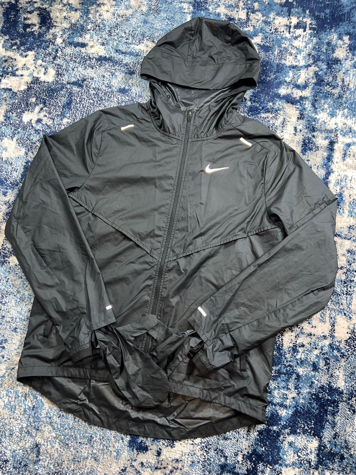 Nike ShieldRunning Storm Fit Running Jacket – Black, Men's Small in Black, men's Small – detail view