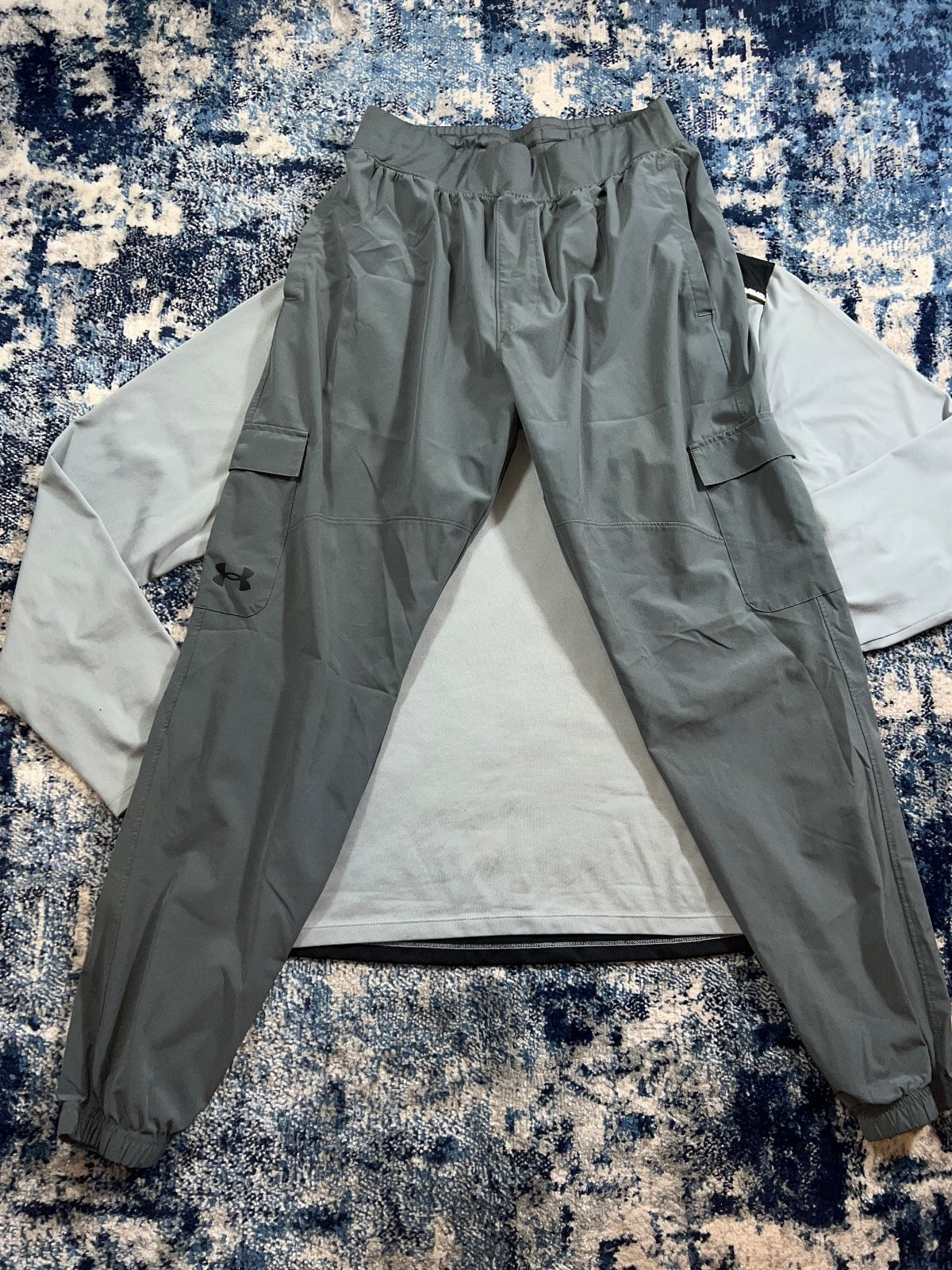 Under Armour 1/4 Zip / Cargo Bottoms Tracksuit Set – Gray, Men's Large in Gray, men's Large – detail view