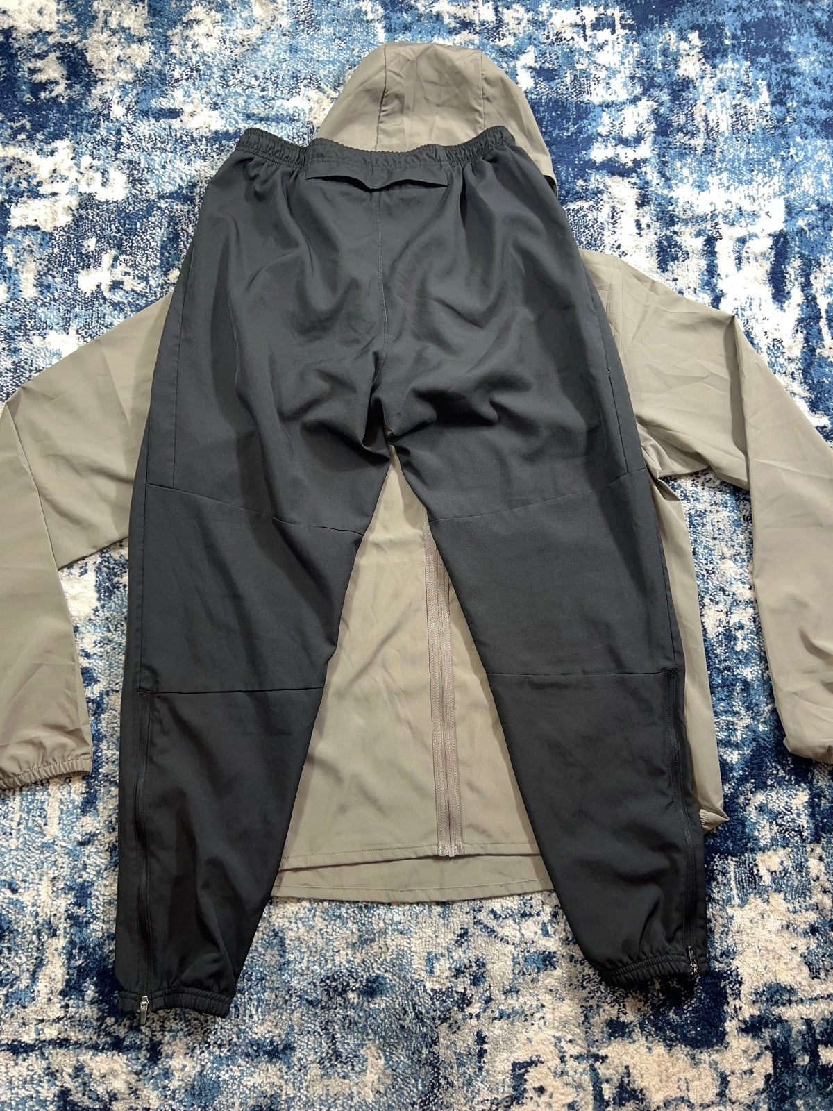 Nike Form Windrunner / Challenger Miler Bottoms Tracksuit Set – Tan, Men's Medium in Tan, men's Medium – detail view