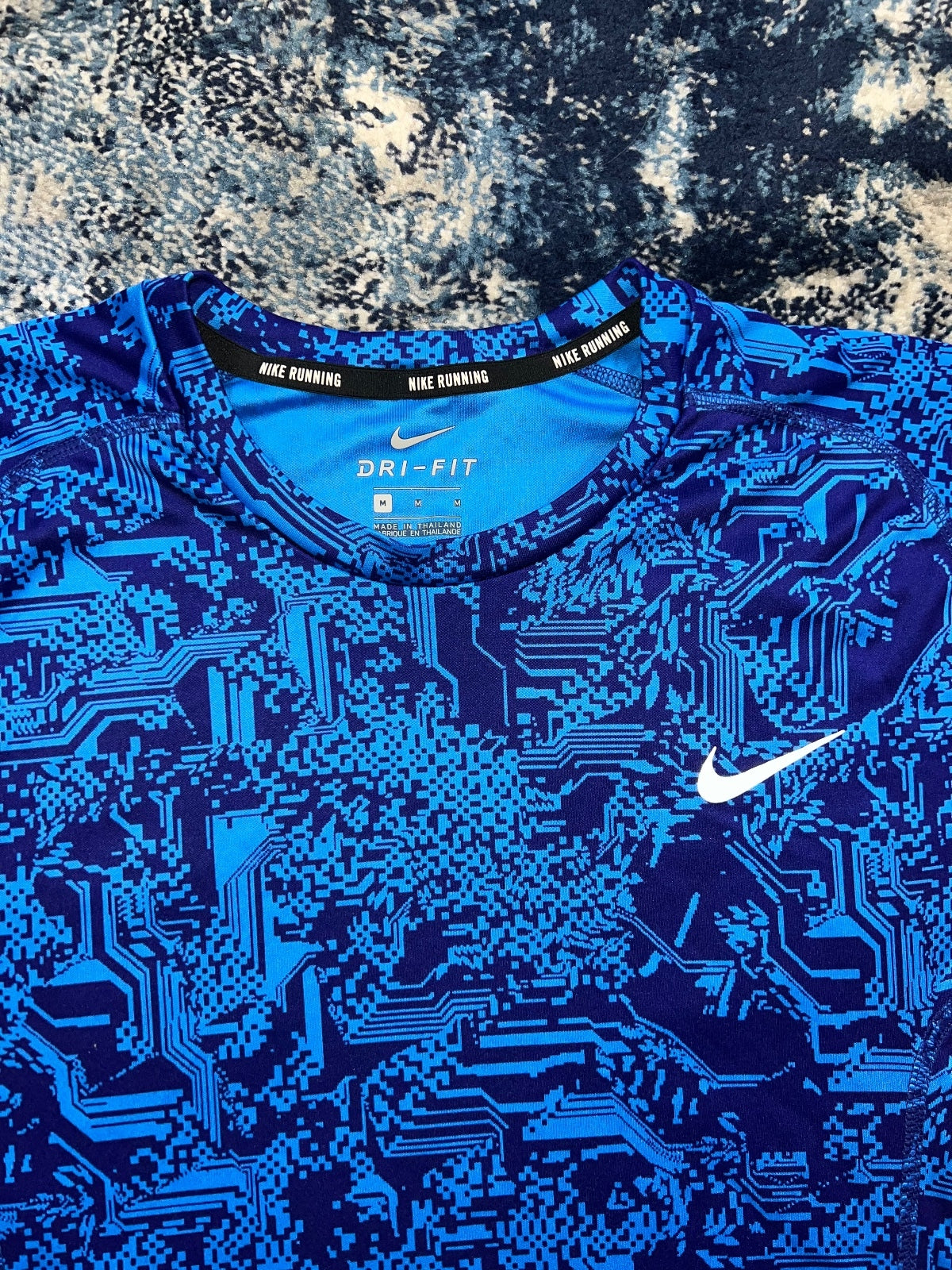 Nike Liquid Camo Digital Miler T Shirt – Blue, Men's Medium in Blue, men's Medium – detail view