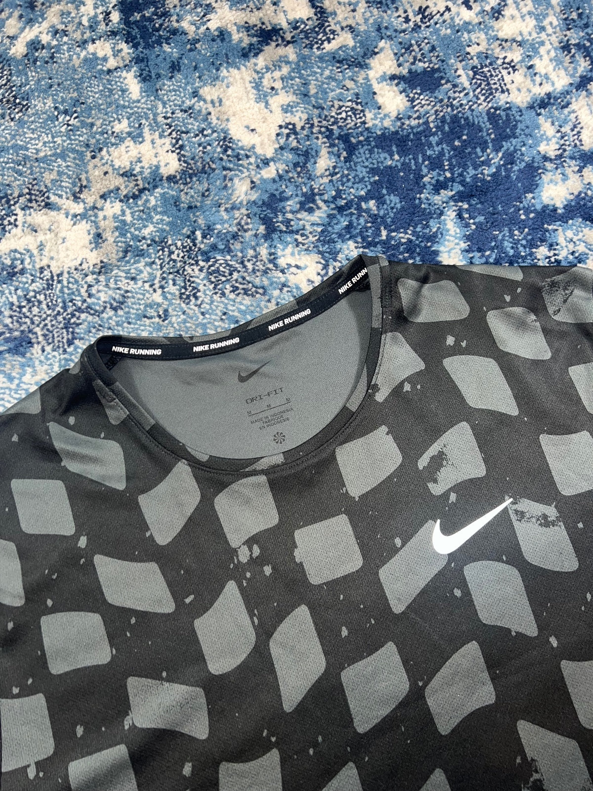 Nike Miler Dri Fit Running T Shirt – Black, Men's Small in Black, men's Small – detail view