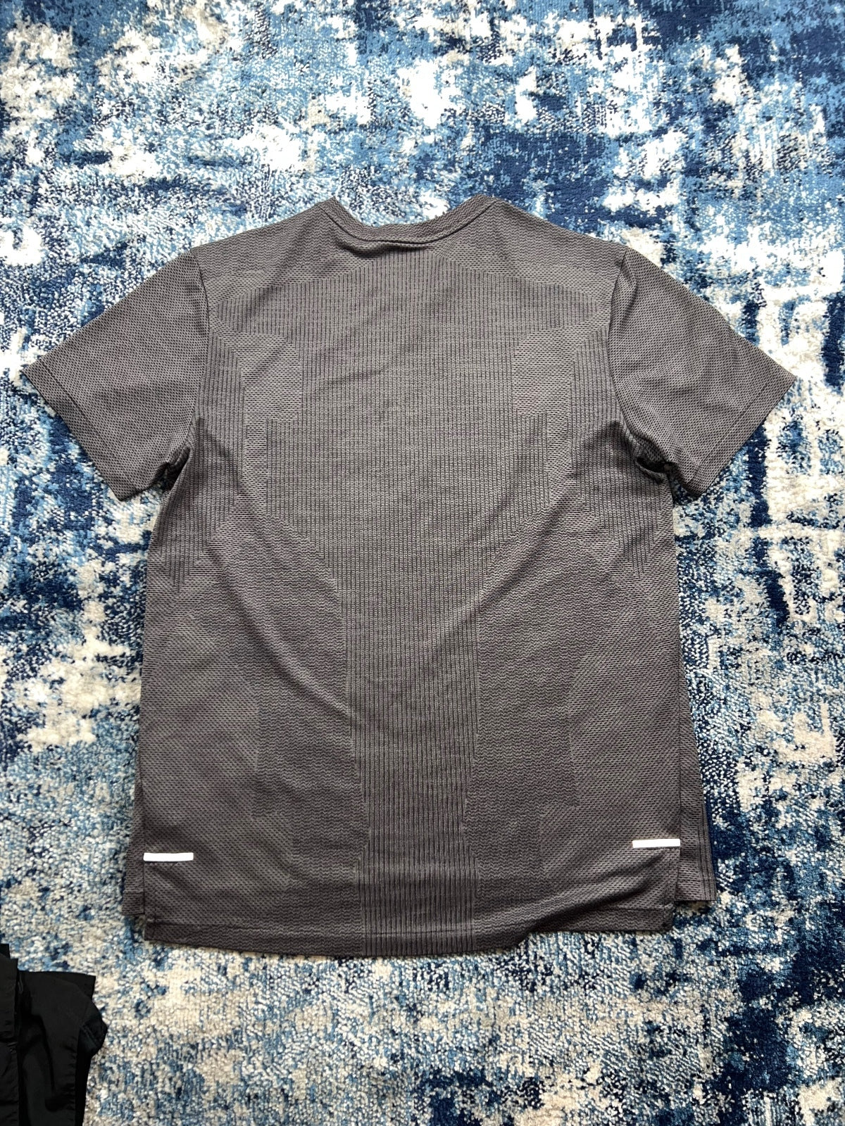 Nike Tech Knit Ultra T Shirt / Challenger Shorts Running Gym Set – Gray, Men's Medium in Gray, men's Medium – detail view