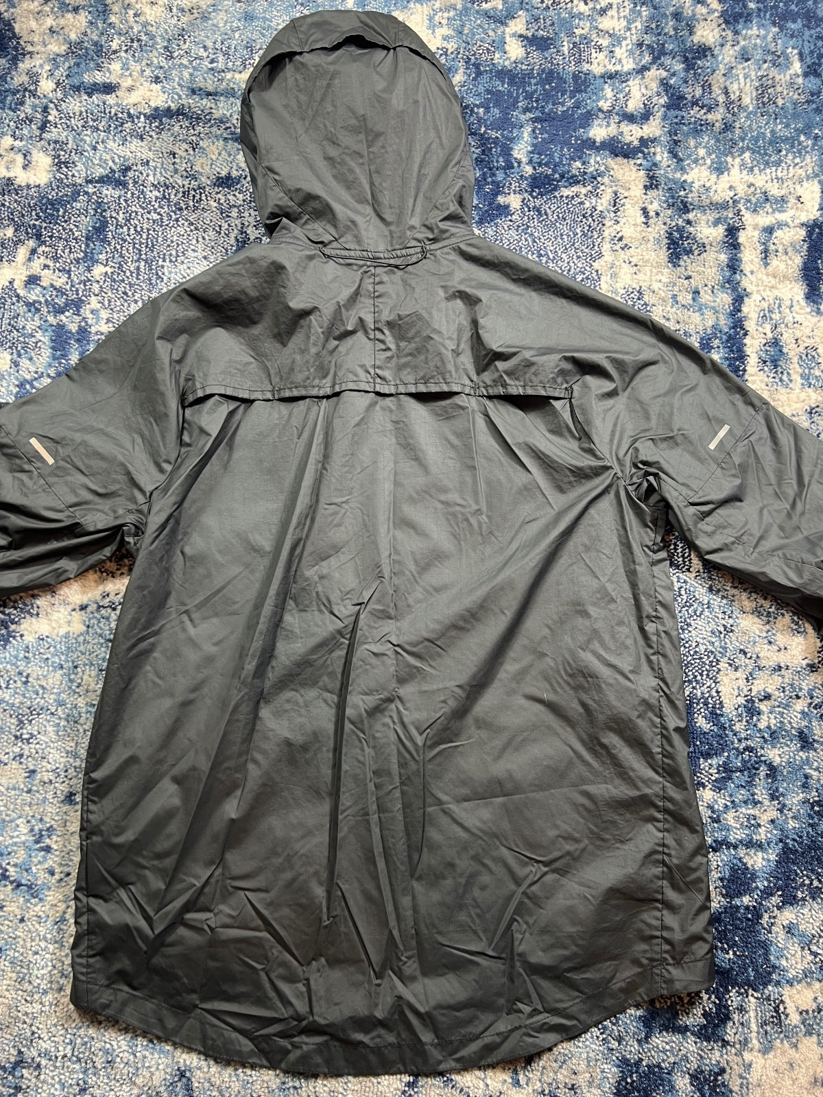 Nike ShieldRunning Storm Fit Running Jacket – Black, Men's Small in Black, men's Small – detail view