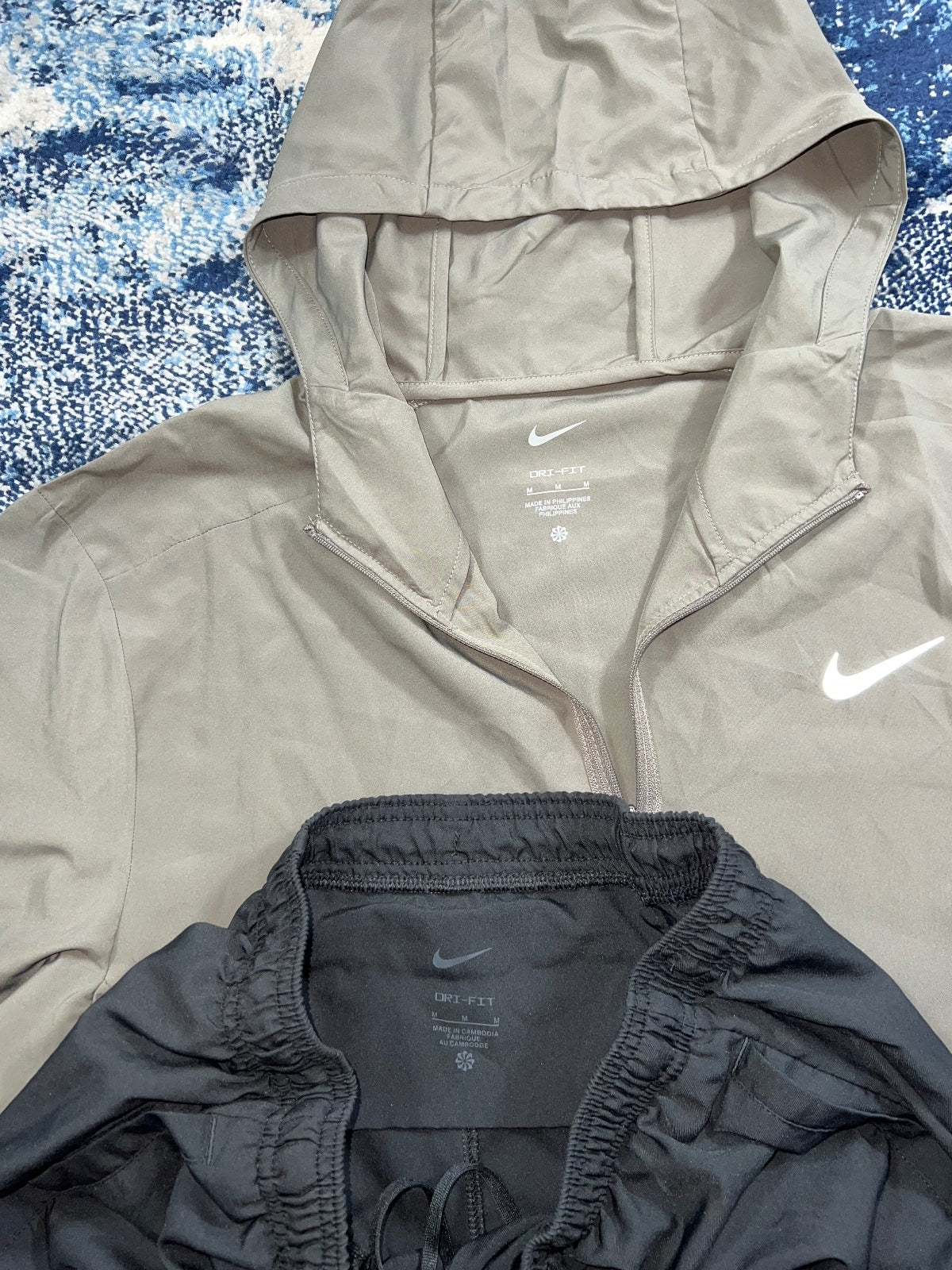 Nike Form Windrunner / Challenger Miler Bottoms Tracksuit Set – Tan, Men's Medium in Tan, men's Medium – detail view