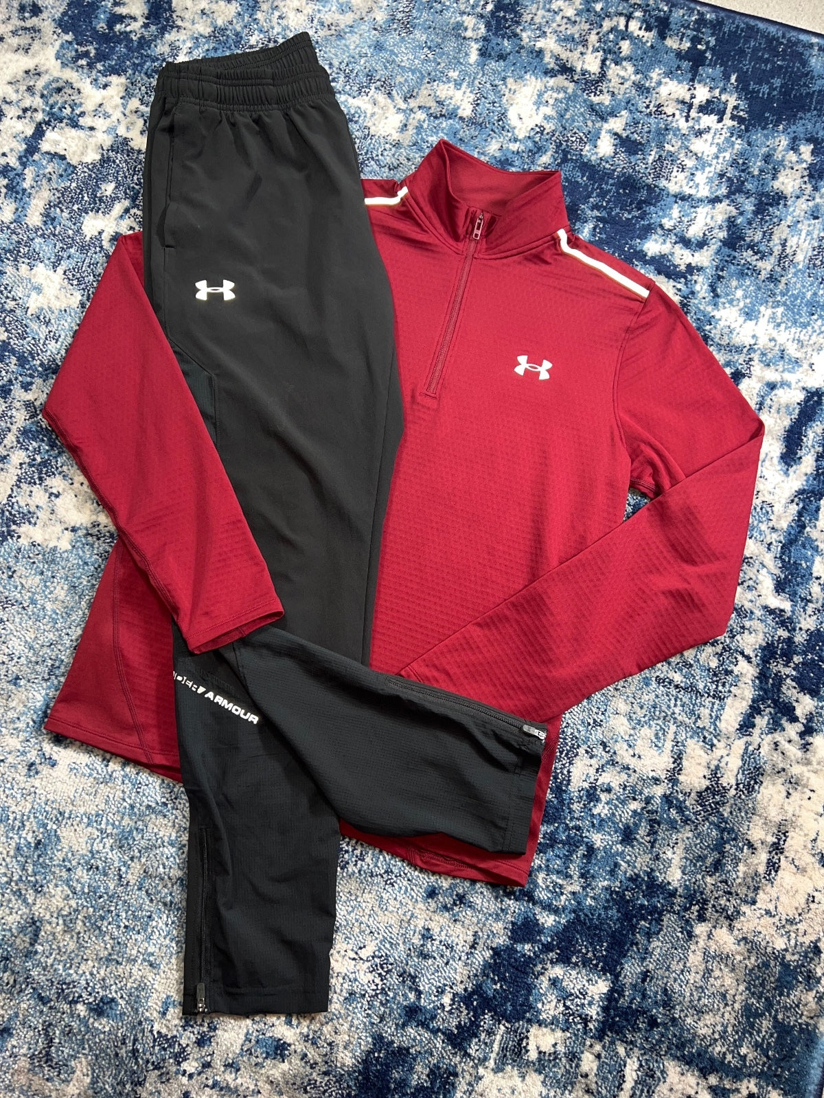 Under Armour 1/4 Zip / Bottoms Tracksuit Set – Burgundy, Men's Medium in Burgundy, men's Medium – detail view