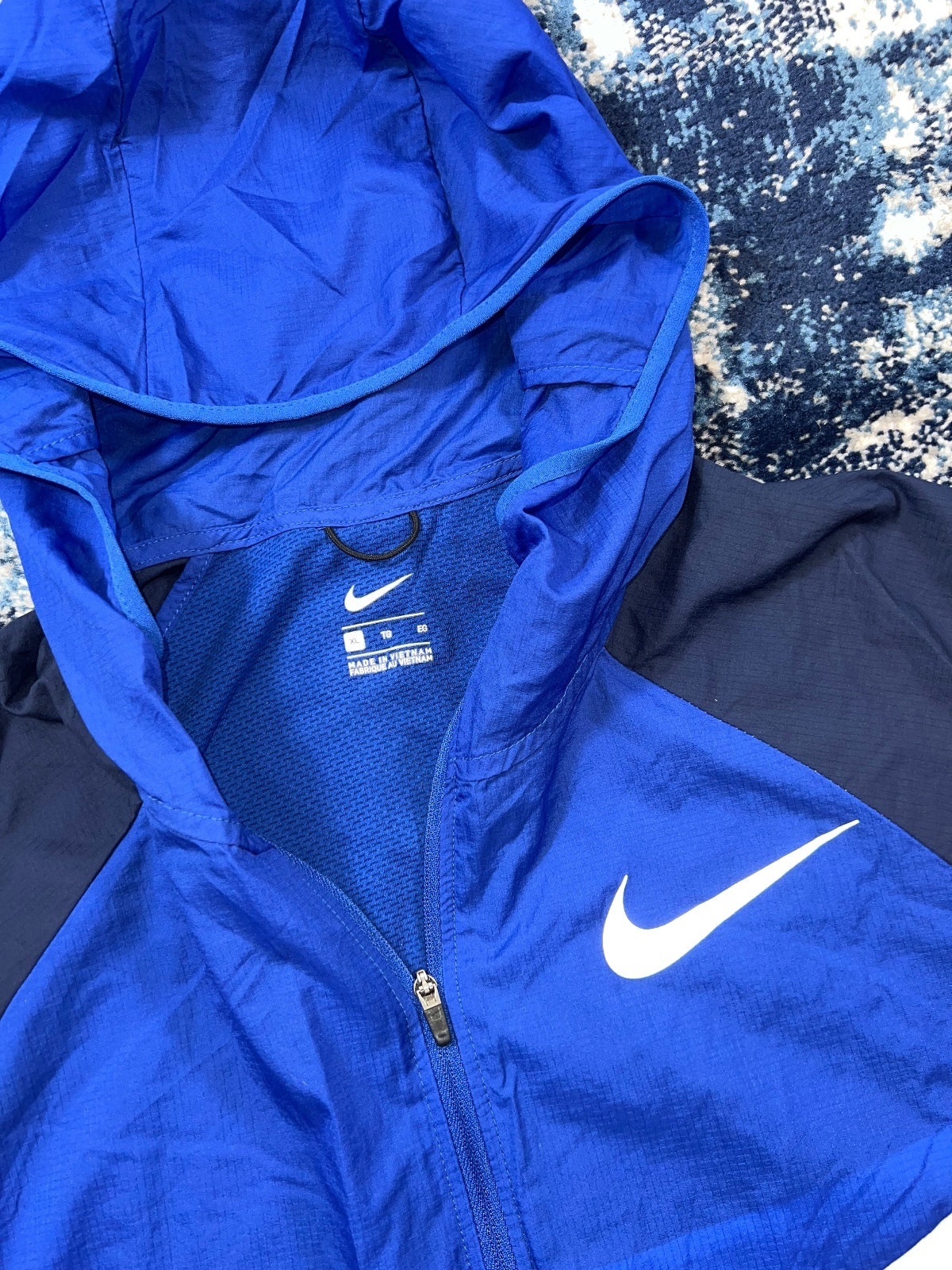 Nike Lightweight Windrunner Jacket – Blue, Men's Large in Blue, men's Large – alternate view