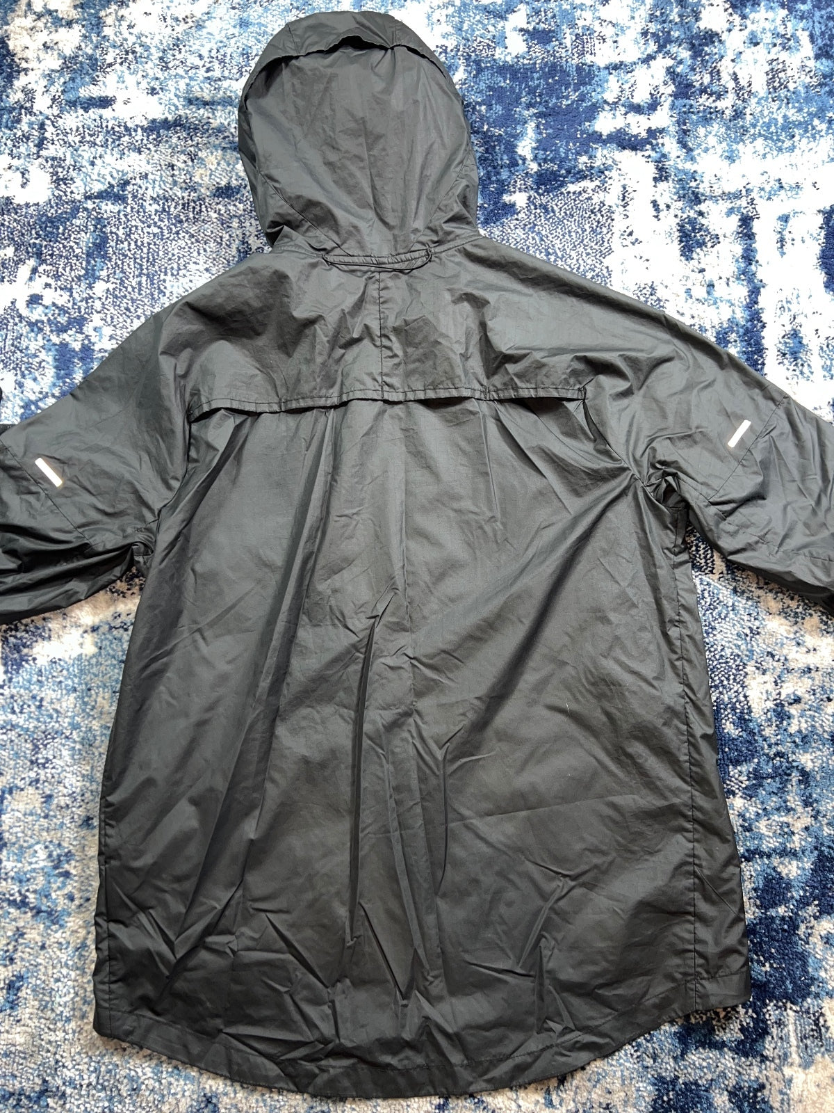 Nike ShieldRunning Storm Fit Running Jacket – Black, Men's Small in Black, men's Small – detail view