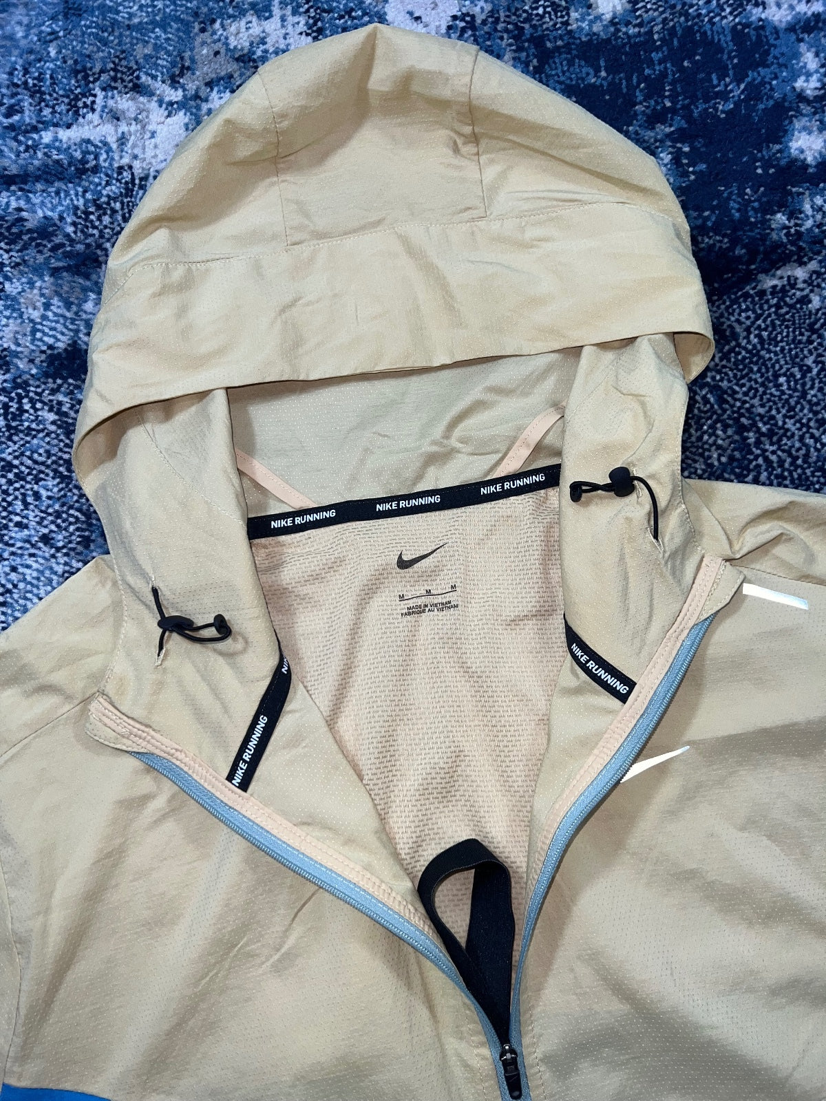 Nike Repel UV Packable Windrunner Jacket – Blue, Men's Medium in Blue, men's Medium – detail view