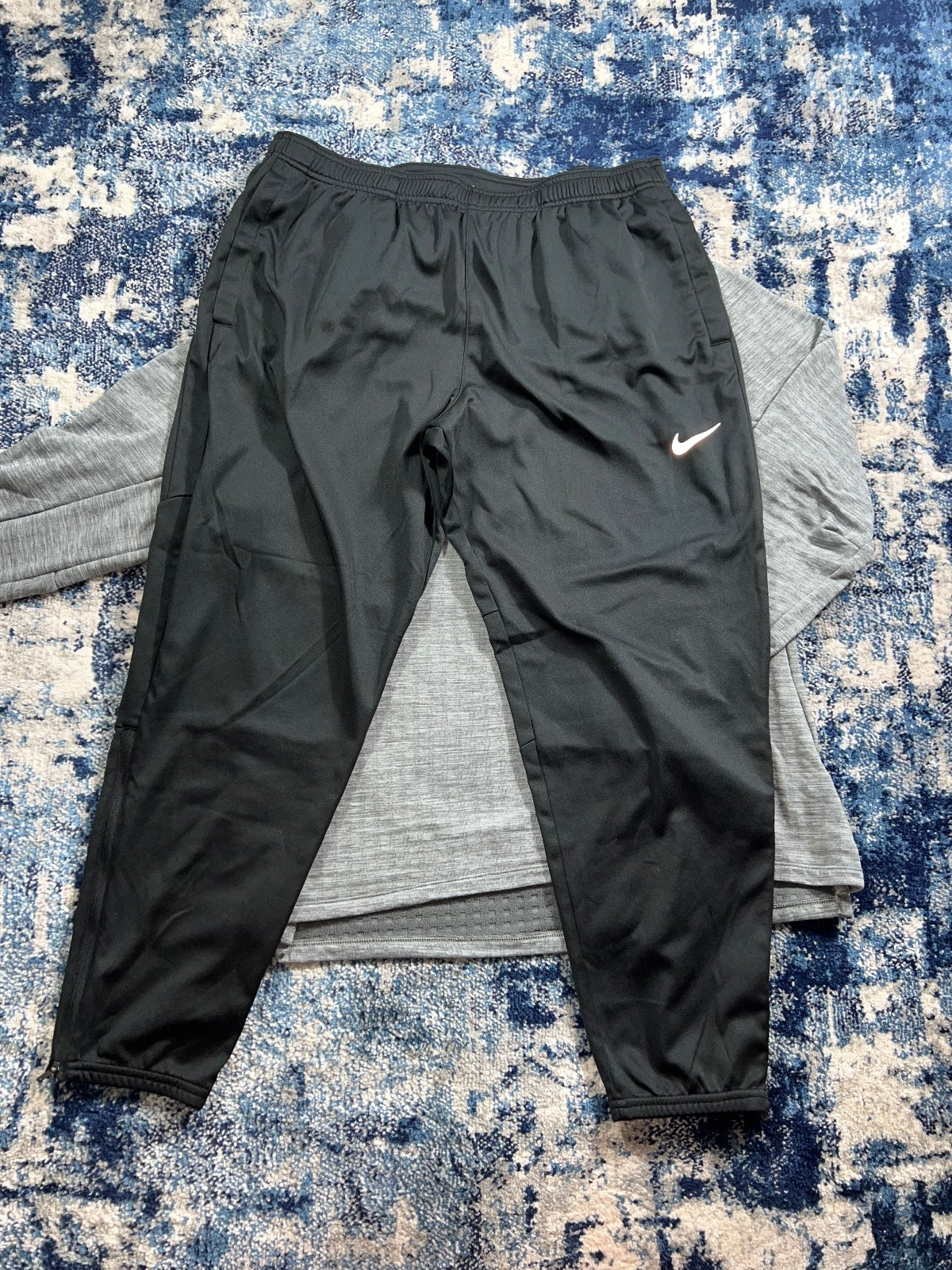 Nike Therma-FIT Element grey and black running tracksuit with reflective details – view 2