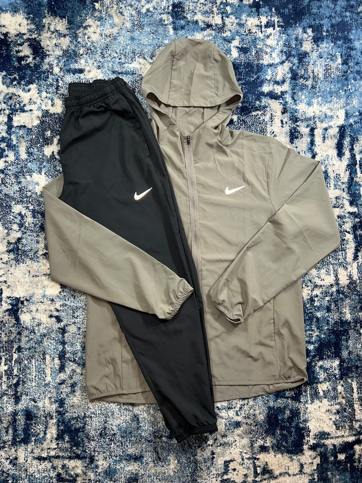 Nike Form Windrunner / Challenger Miler Bottoms Tracksuit Set – Tan, Men's Medium in Tan, men's Medium – front view