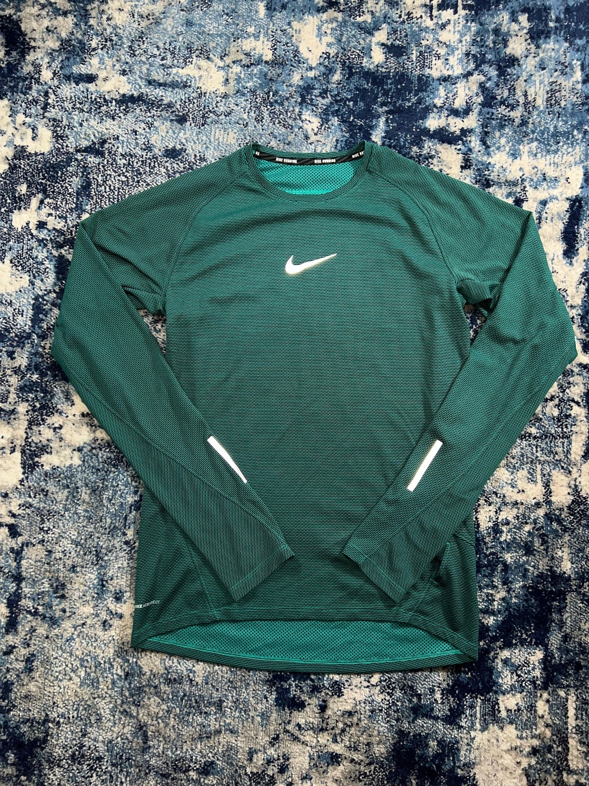 Nike Running AeroReact Dri-Fit Long Sleeved Top – Green, Men's Medium in Green, men's Medium – front view