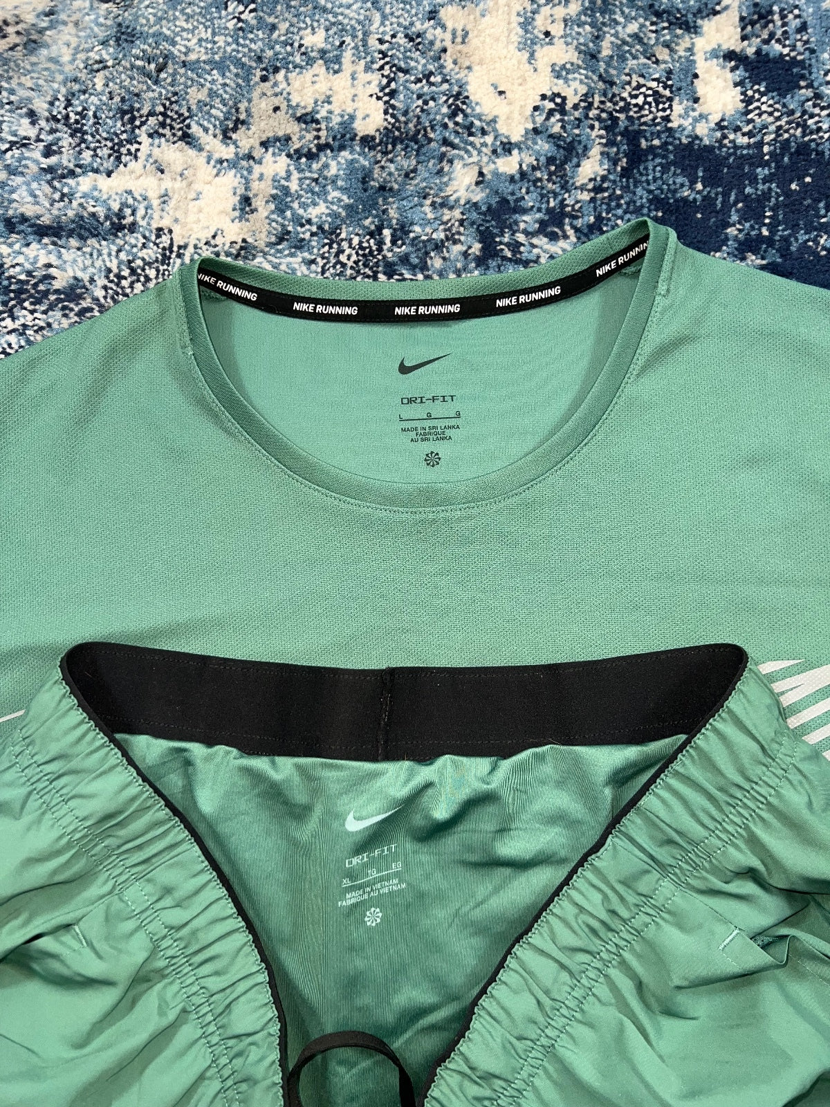 Nike Flash Miler T Shirt / Challenger Shorts Running Gym Set – DarkGreen, Men's Large in DarkGreen, men's Large – detail view