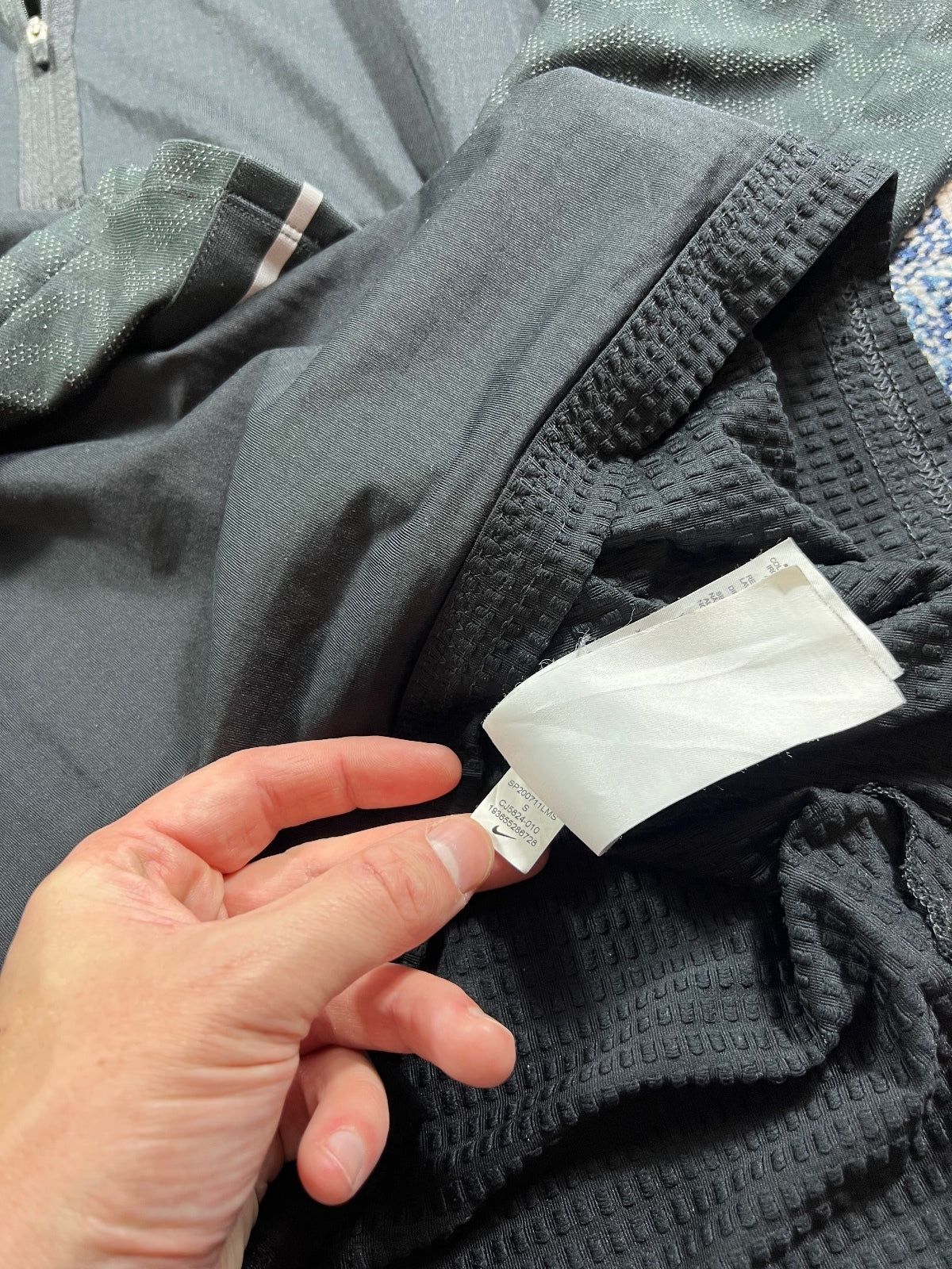 Nike Wild Run Element 1/4 Zip – Black, Men's Small in Black, men's Small – detail view