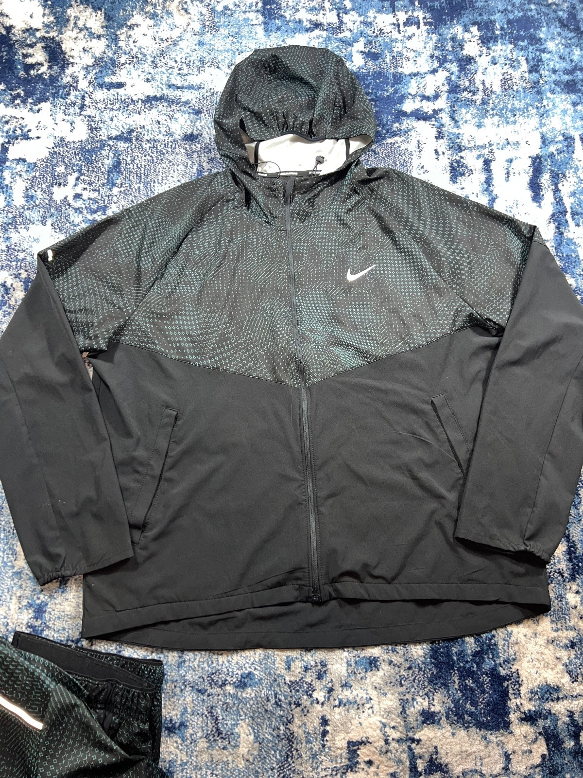 Nike Festival Repel Miler Windrunner 3 Piece Tracksuit Set – DarkGreen, Men's XL in DarkGreen, men's XL – detail view