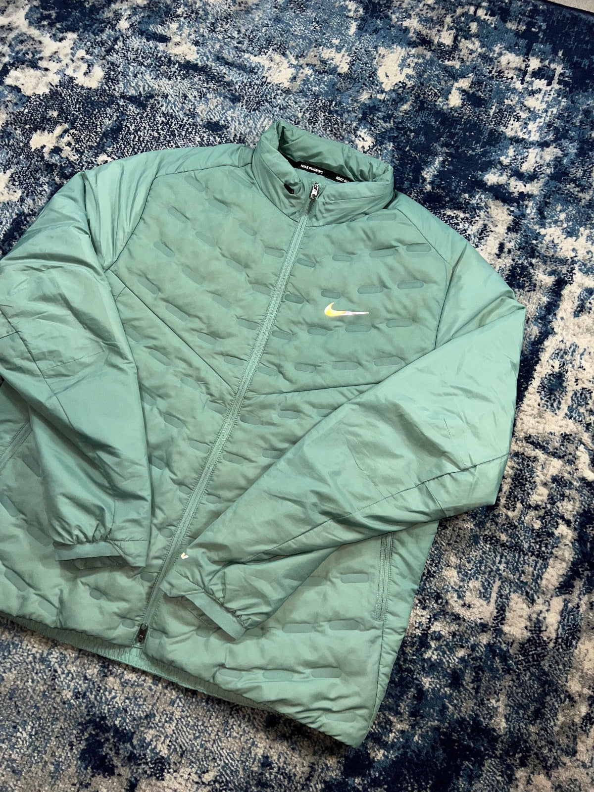 Nike Therma Fit ADV Aeroloft Repel Down Running Jacket – Green, Men's Medium in Green, men's Medium – detail view