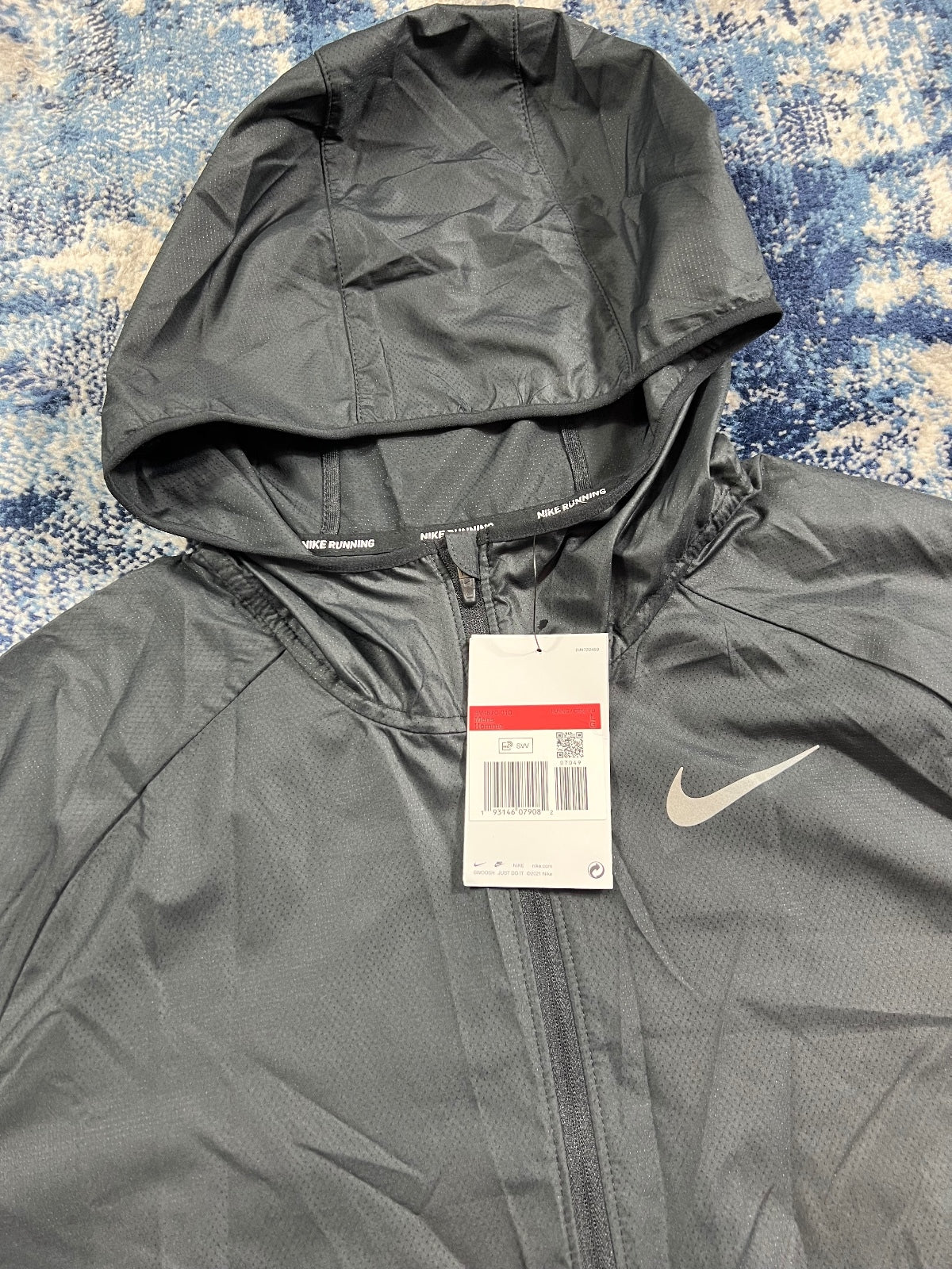 Nike Essentials Dri Fit Windrunner Jacket – Black, Men's Large in Black, men's Large – detail view