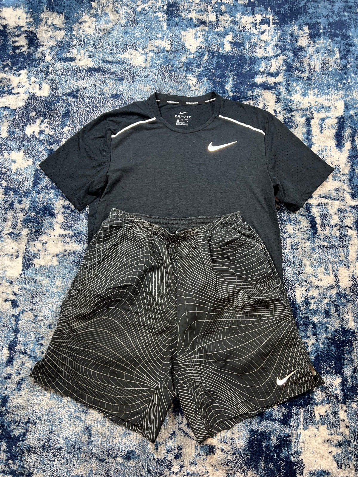 Nike Miler Breathe T Shirt / Challenger Shorts Running Gym Set – Black, Men's Medium in Black, men's Medium – alternate view