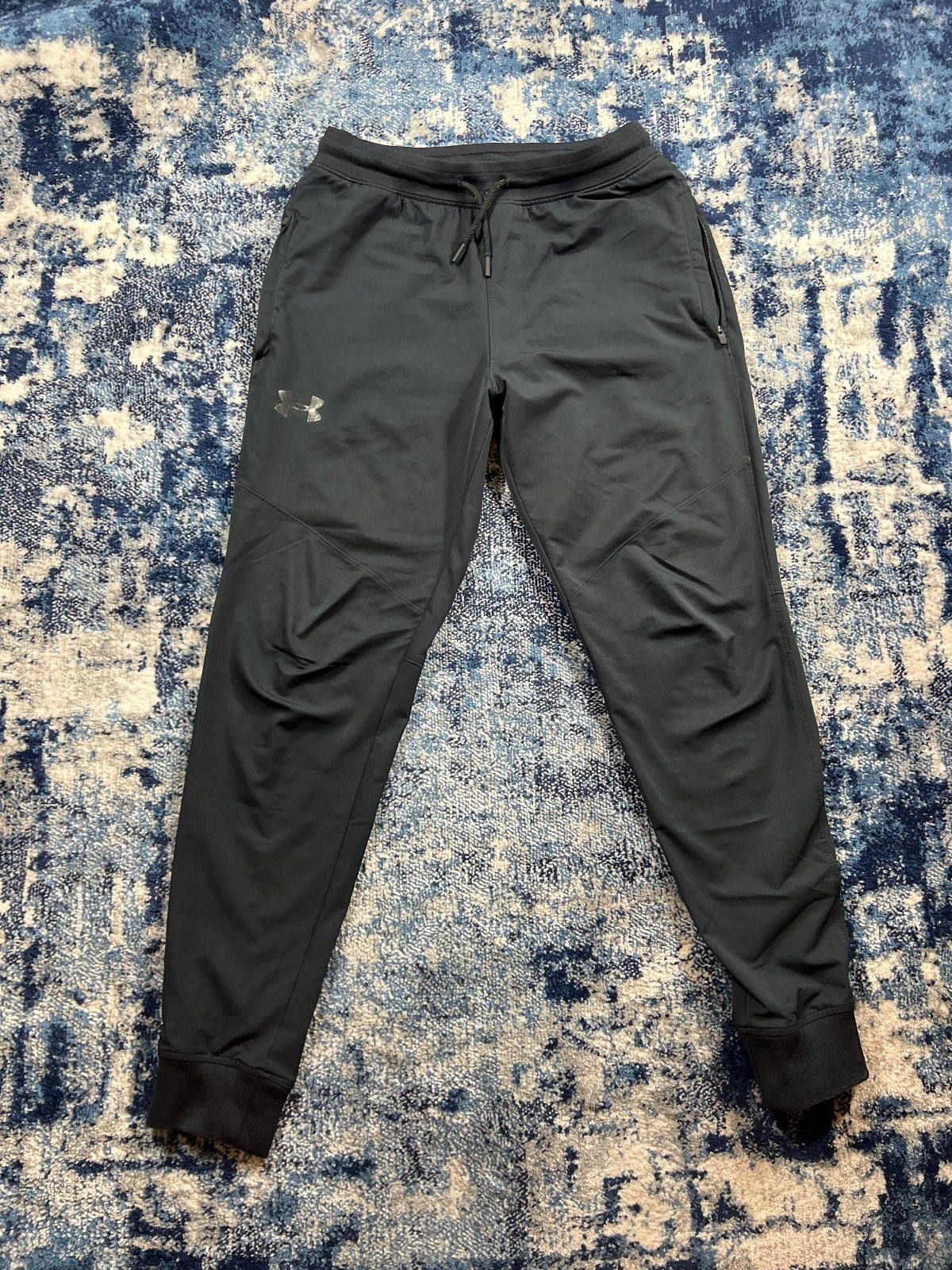 Under Armour HearGear Tracksuit Bottoms – Black, Men's Medium in Black, men's Medium – detail view