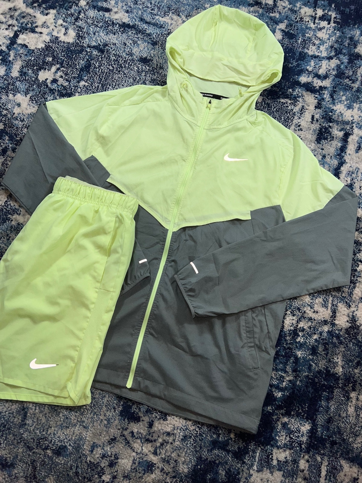Nike Repel Miler Packable Windrunner / Challenger Shorts Tracksuit Set – Green, Men's Medium in Green, men's Medium –…